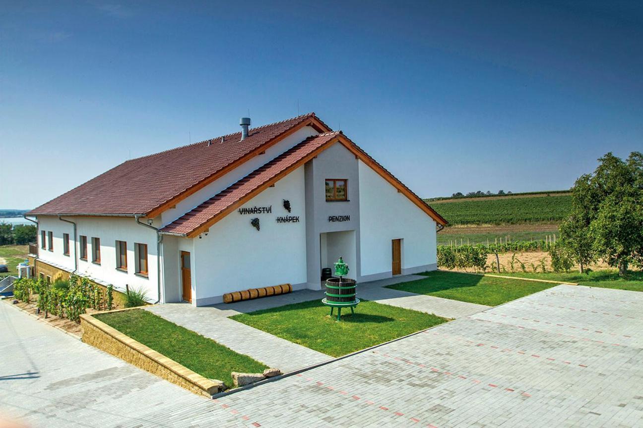 Vinarstvi & Penzion Knapek Strachotin Otel Dış mekan fotoğraf