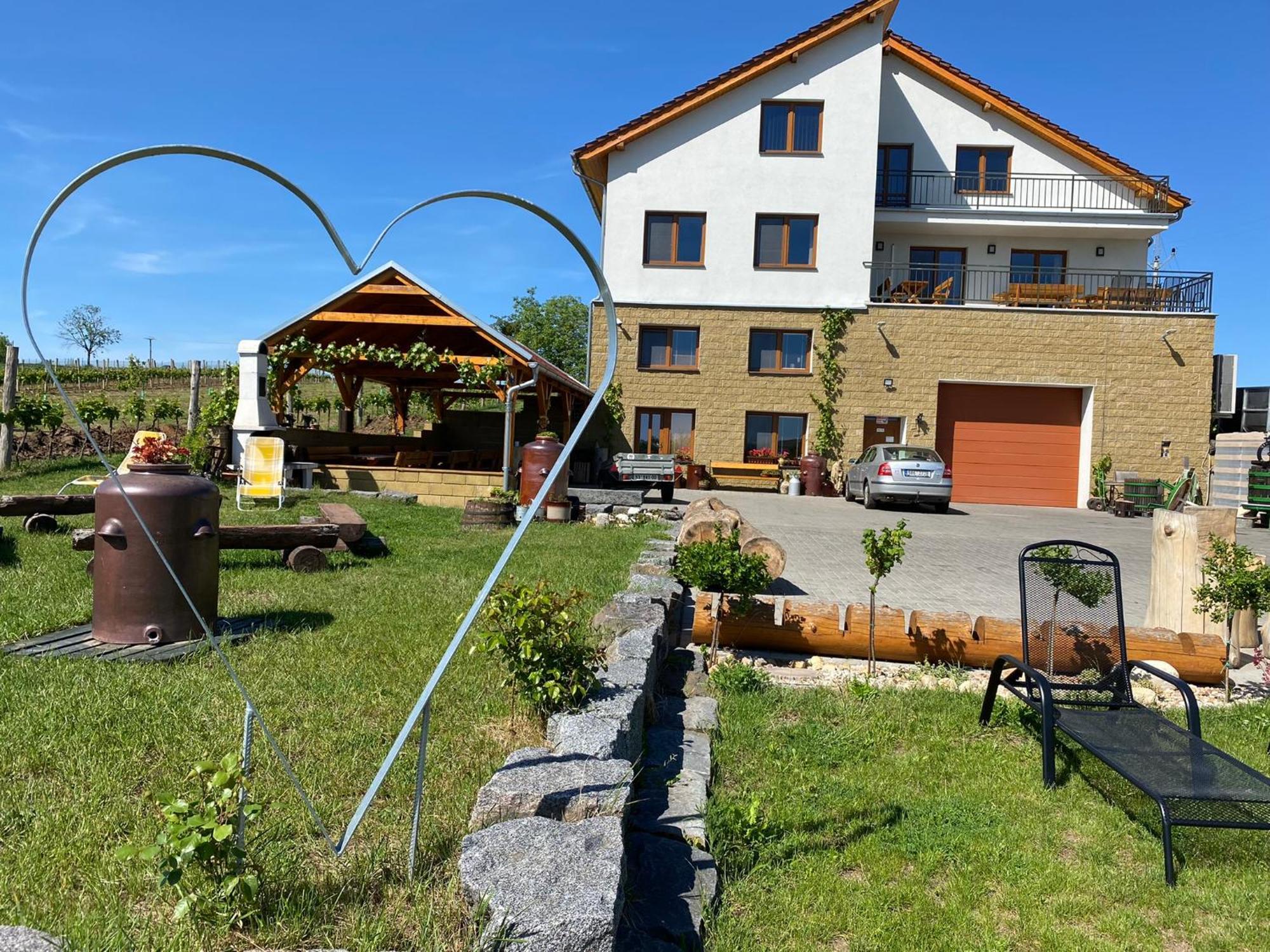 Vinarstvi & Penzion Knapek Strachotin Otel Dış mekan fotoğraf